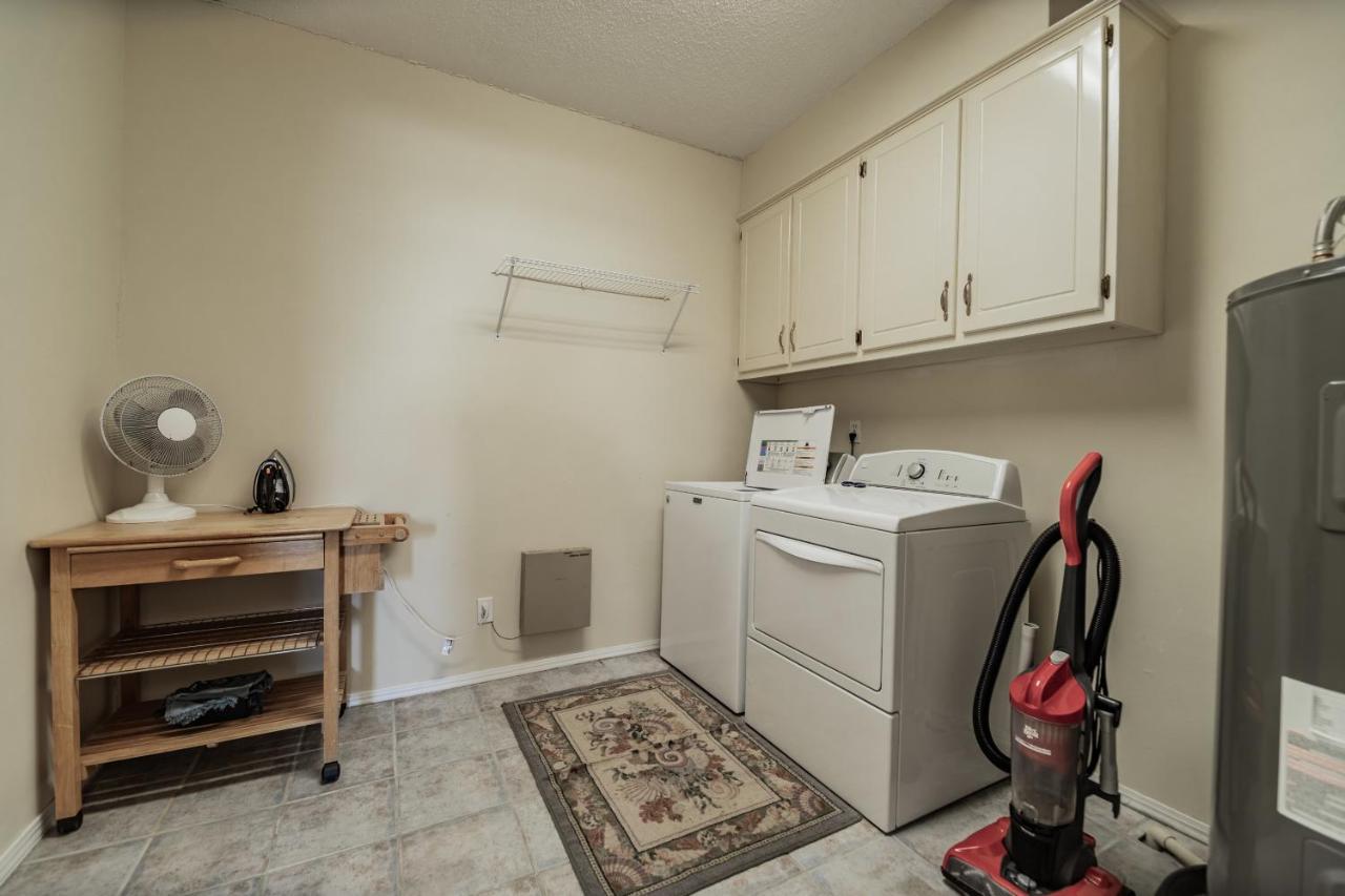 Relaxation - Large Bay Front Home Has Everything You Need For The Perfect Dauphin Island Family Holiday! Home Exteriör bild