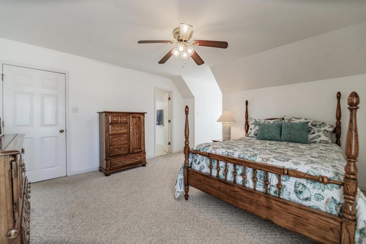 Relaxation - Large Bay Front Home Has Everything You Need For The Perfect Dauphin Island Family Holiday! Home Exteriör bild