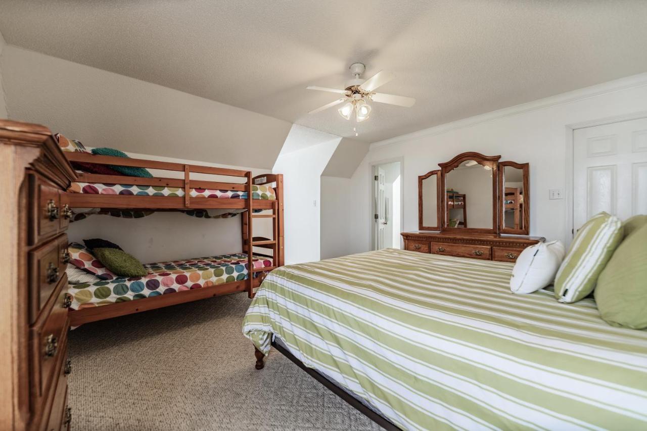 Relaxation - Large Bay Front Home Has Everything You Need For The Perfect Dauphin Island Family Holiday! Home Exteriör bild